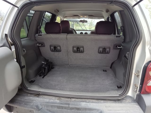 2006 LIBERTY 4X4 SILVER (9).jpg